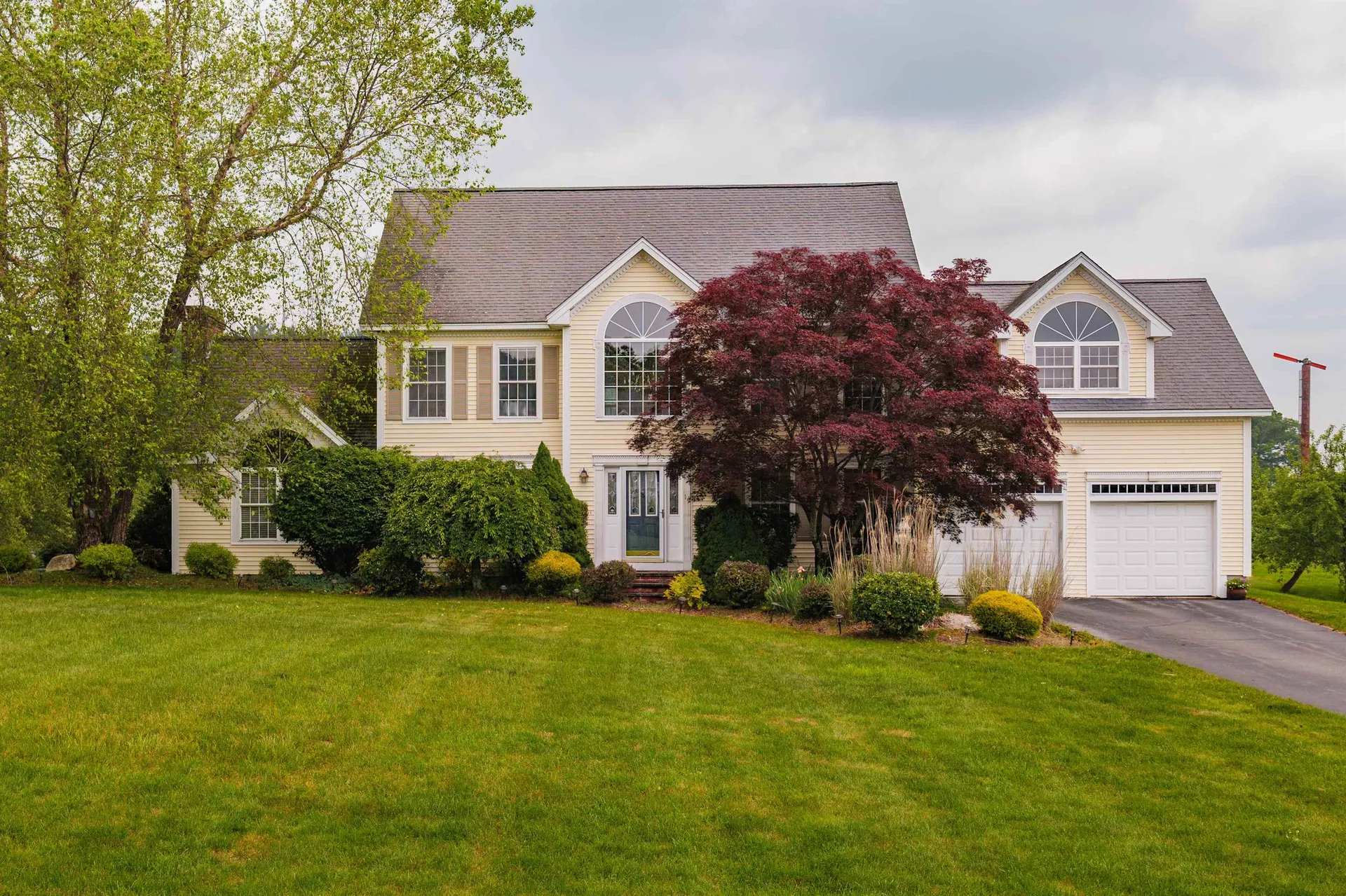 16 Premier Drive Londonderry NH 03053