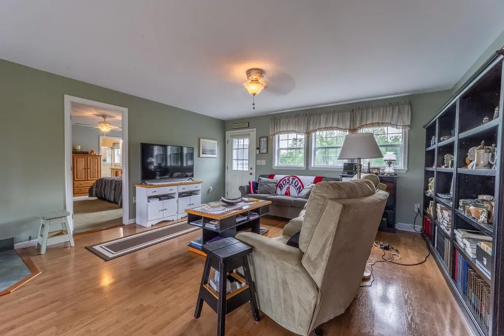 51 Hemlock Lane Danbury NH 03230