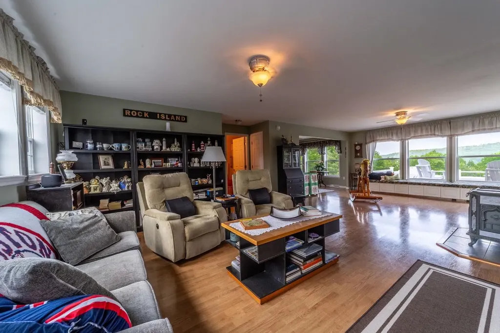 51 Hemlock Lane Danbury NH 03230