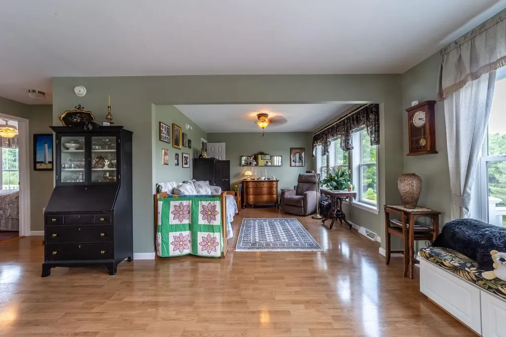 51 Hemlock Lane Danbury NH 03230