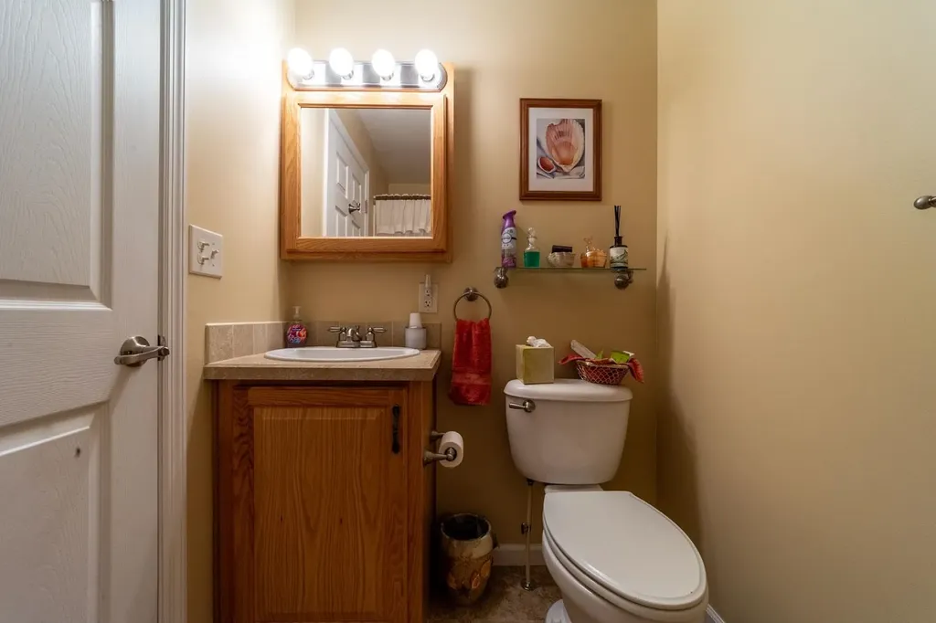 51 Hemlock Lane Danbury NH 03230