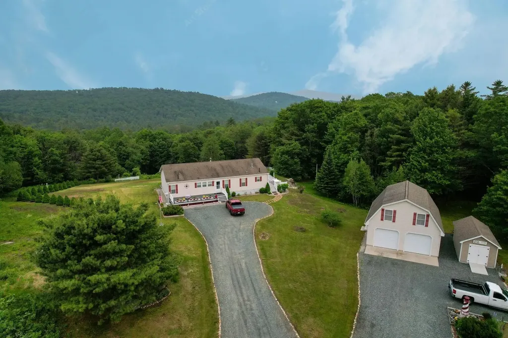 51 Hemlock Lane Danbury NH 03230