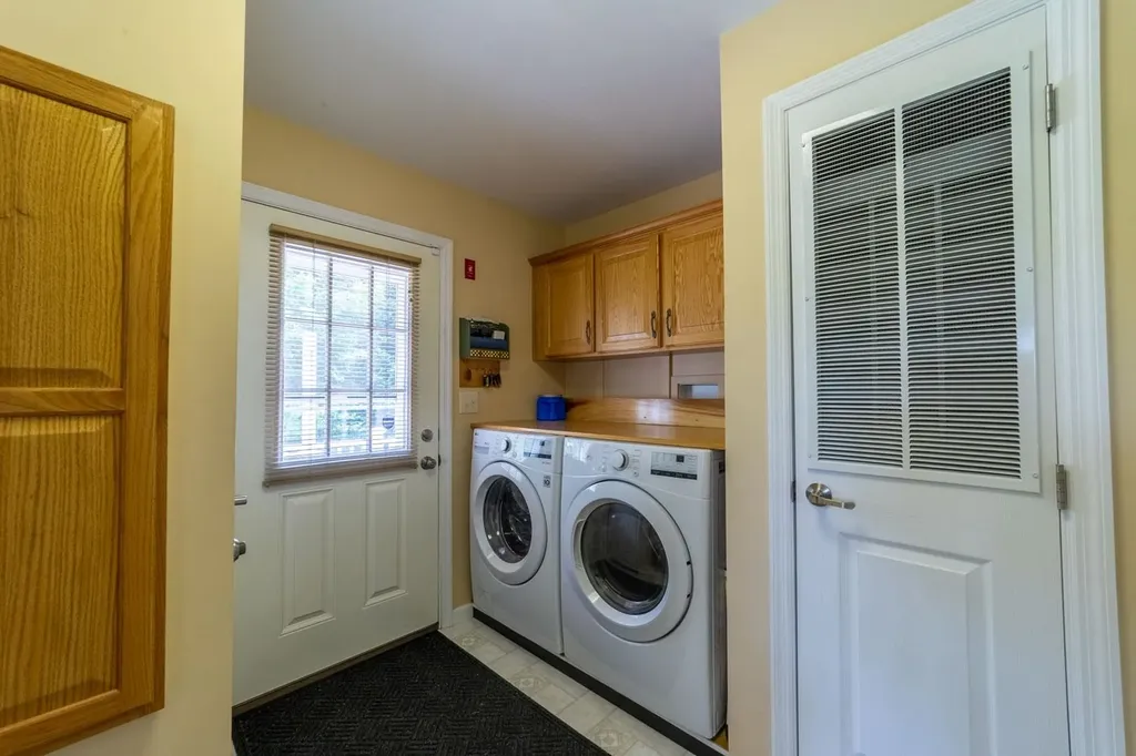 51 Hemlock Lane Danbury NH 03230