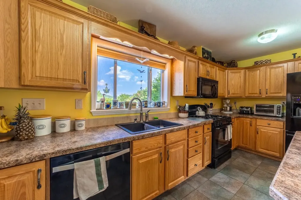 51 Hemlock Lane Danbury NH 03230