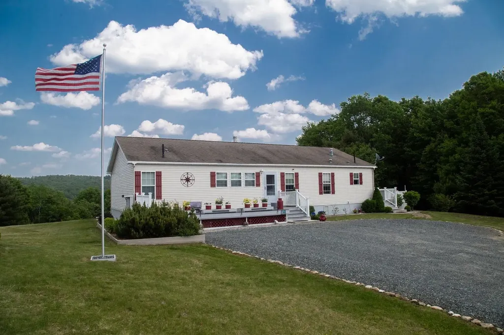 51 Hemlock Lane Danbury NH 03230