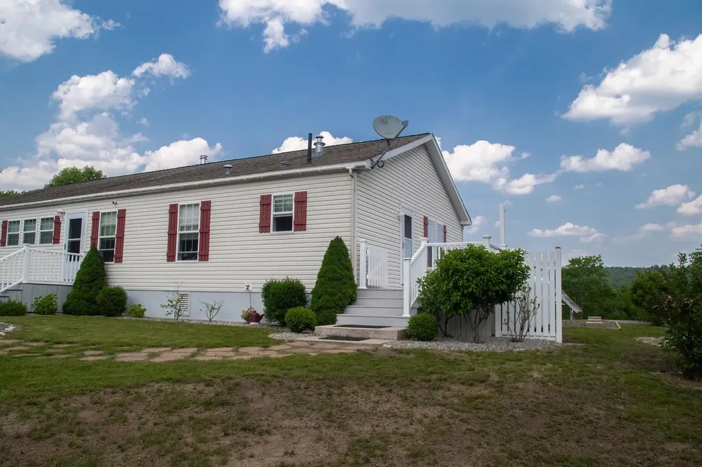 51 Hemlock Lane Danbury NH 03230