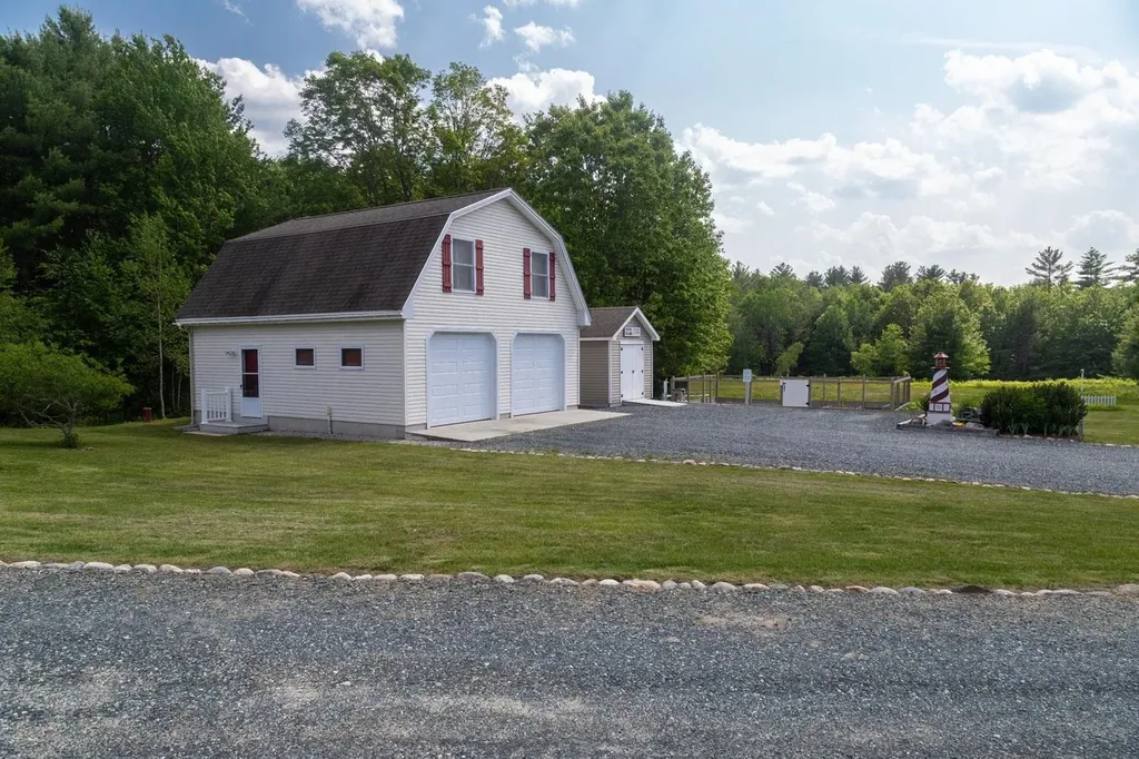 51 Hemlock Lane Danbury NH 03230