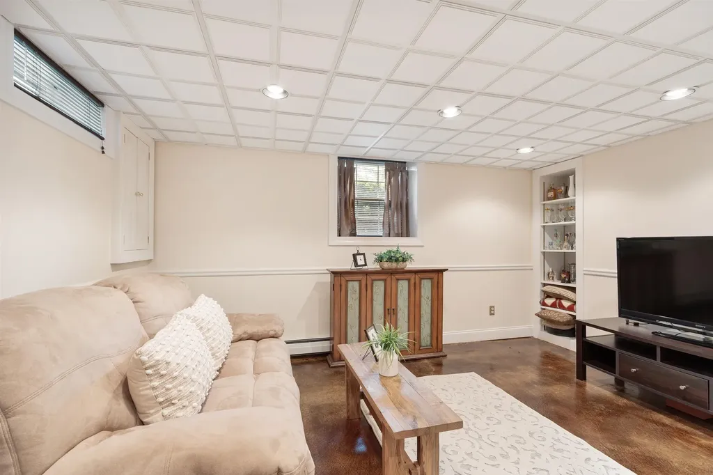 14 Doncaster Drive Nashua NH 03062