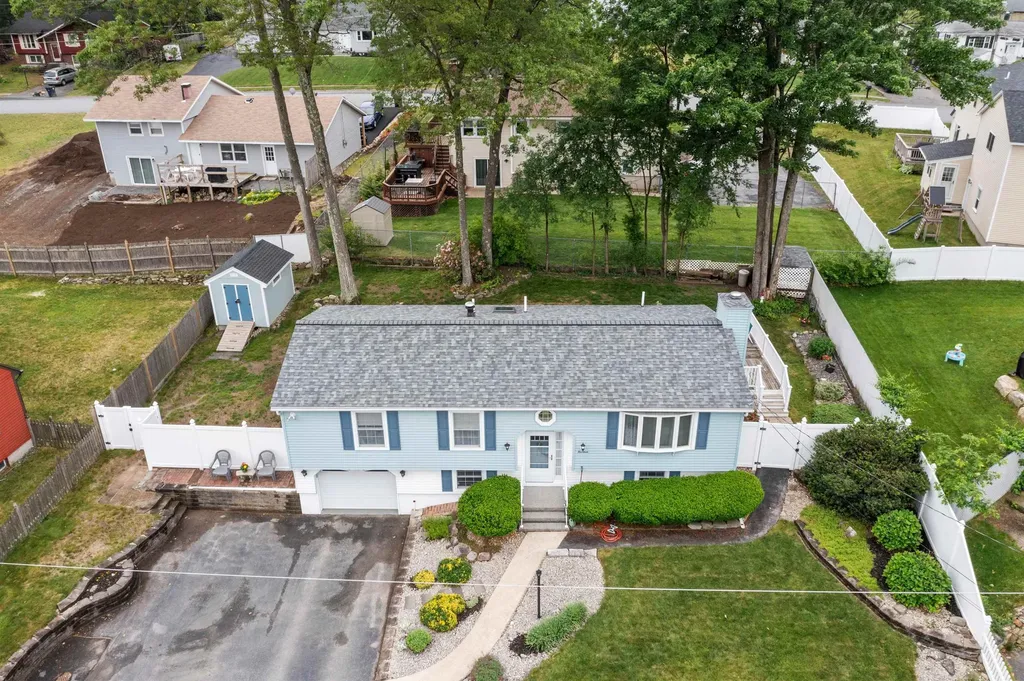 14 Doncaster Drive Nashua NH 03062