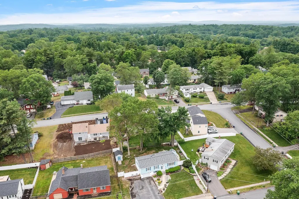 14 Doncaster Drive Nashua NH 03062