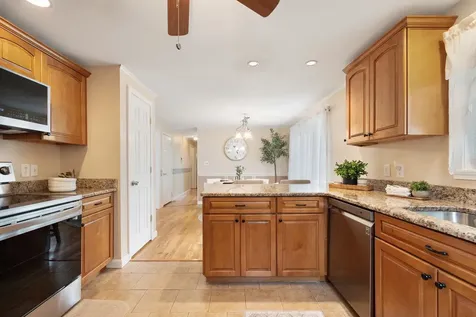 14 Doncaster Drive Nashua NH 03062