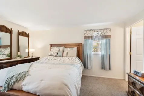 14 Doncaster Drive Nashua NH 03062