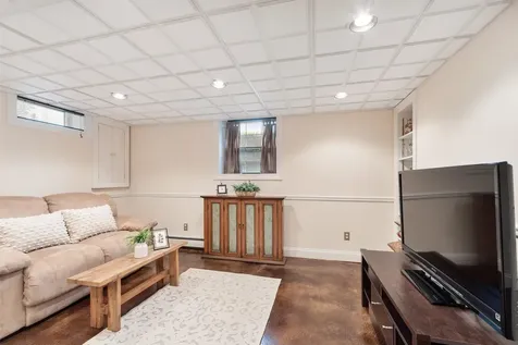 14 Doncaster Drive Nashua NH 03062