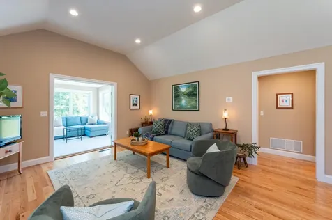 3 Paddock Circle Nashua NH 03062