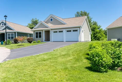 3 Paddock Circle Nashua NH 03062