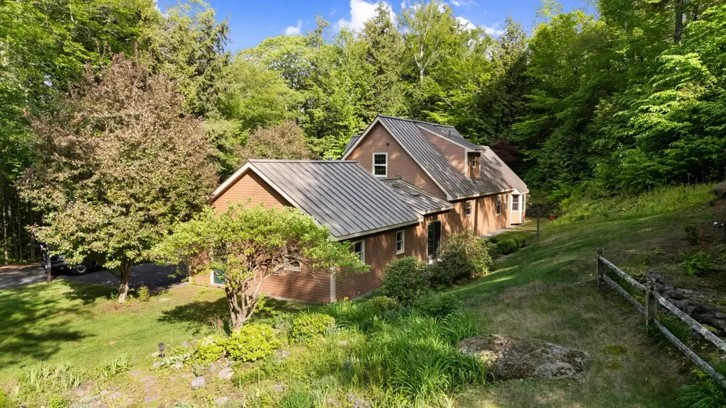 27 South Brook Circle Newbury NH 03255