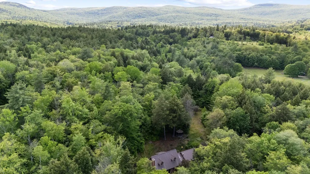 27 South Brook Circle Newbury NH 03255