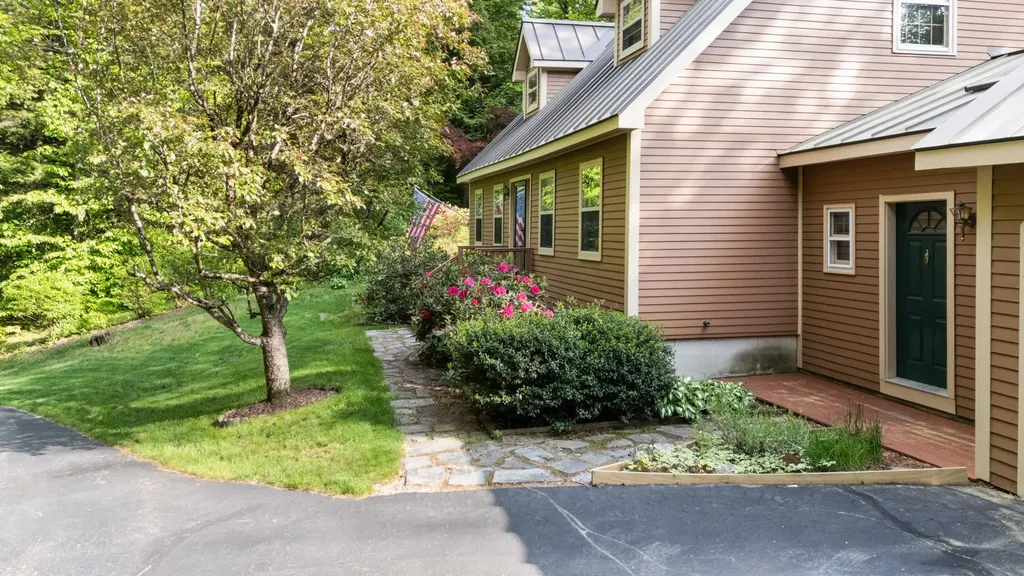 27 South Brook Circle Newbury NH 03255