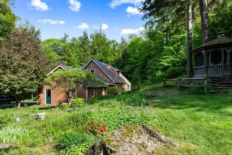 27 South Brook Circle Newbury NH 03255