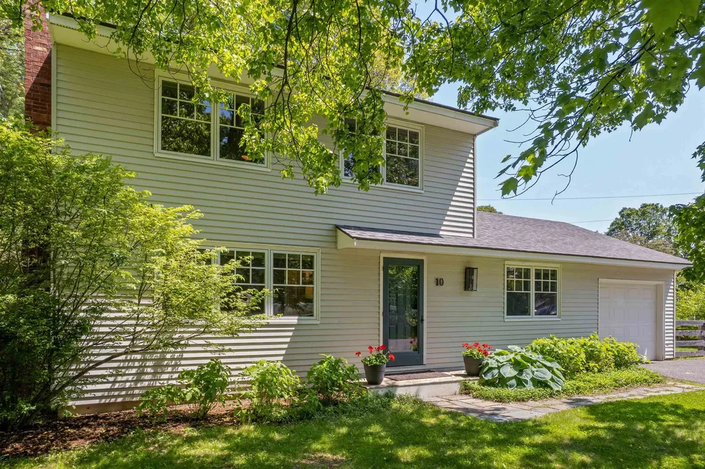 10 Curtiss Road Hanover NH 03755