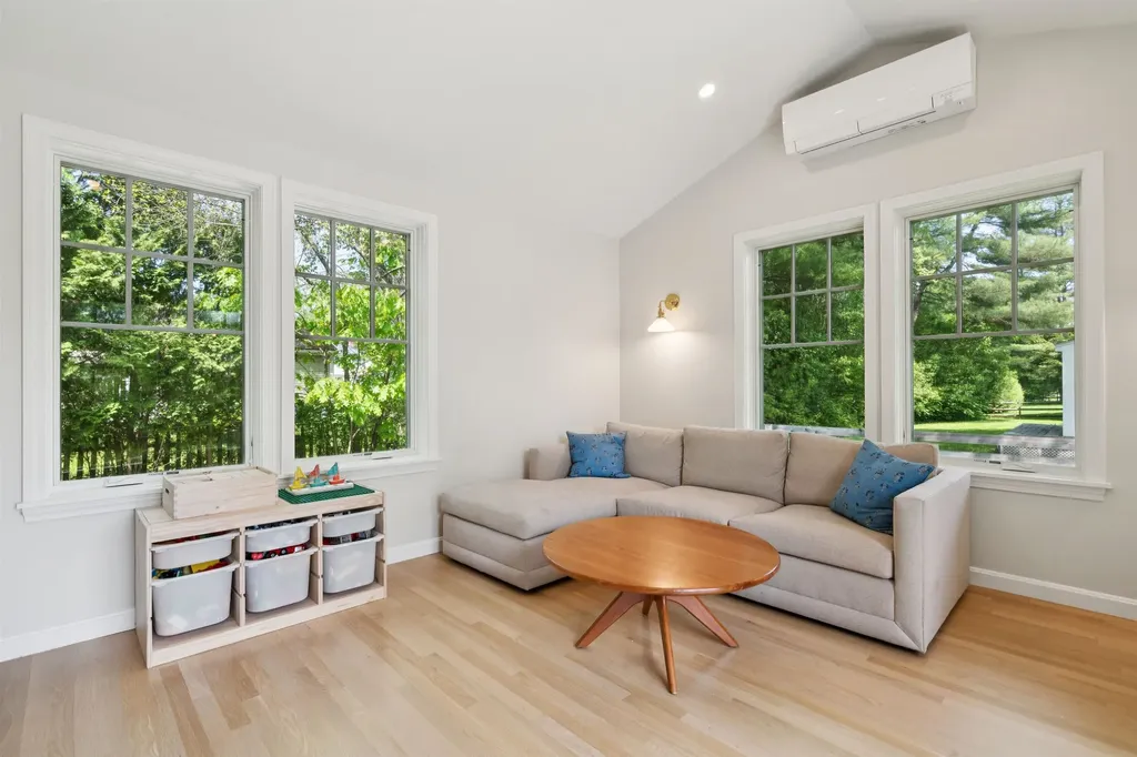 10 Curtiss Road Hanover NH 03755