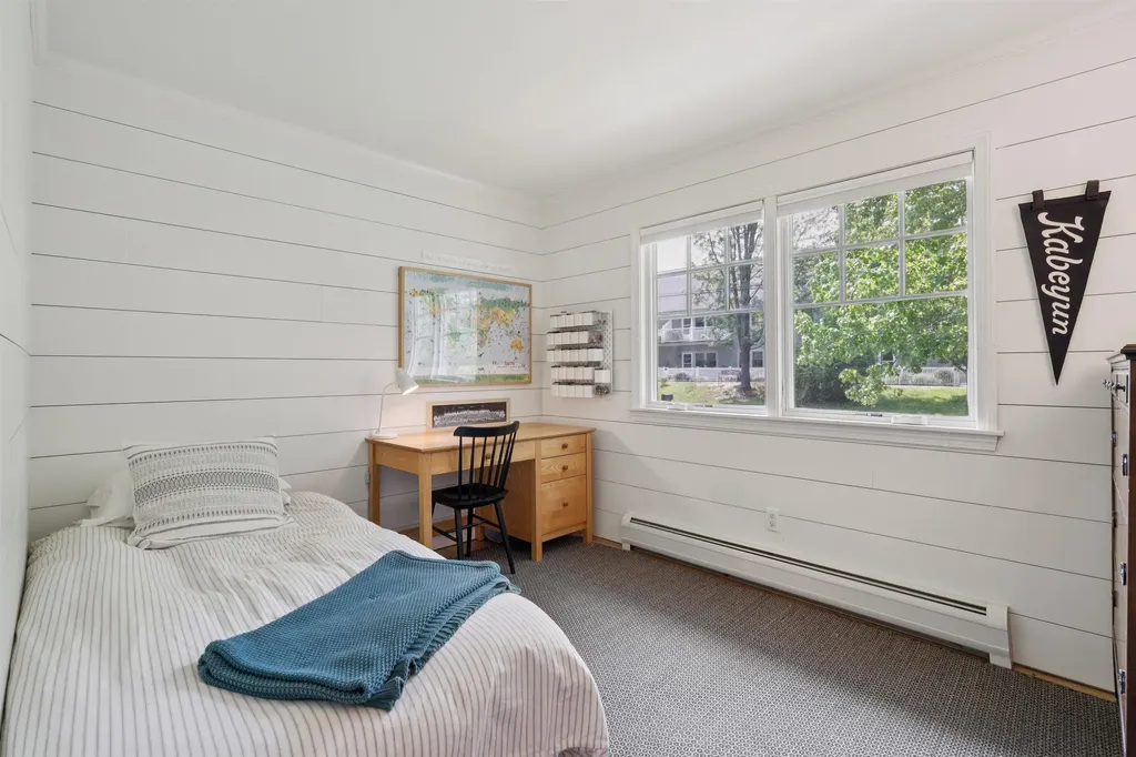 10 Curtiss Road Hanover NH 03755