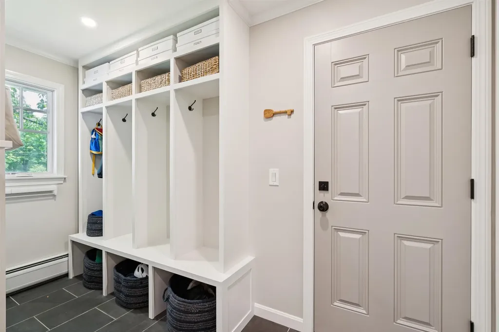 10 Curtiss Road Hanover NH 03755