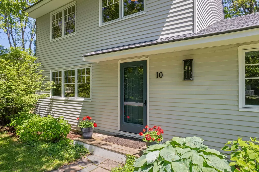 10 Curtiss Road Hanover NH 03755