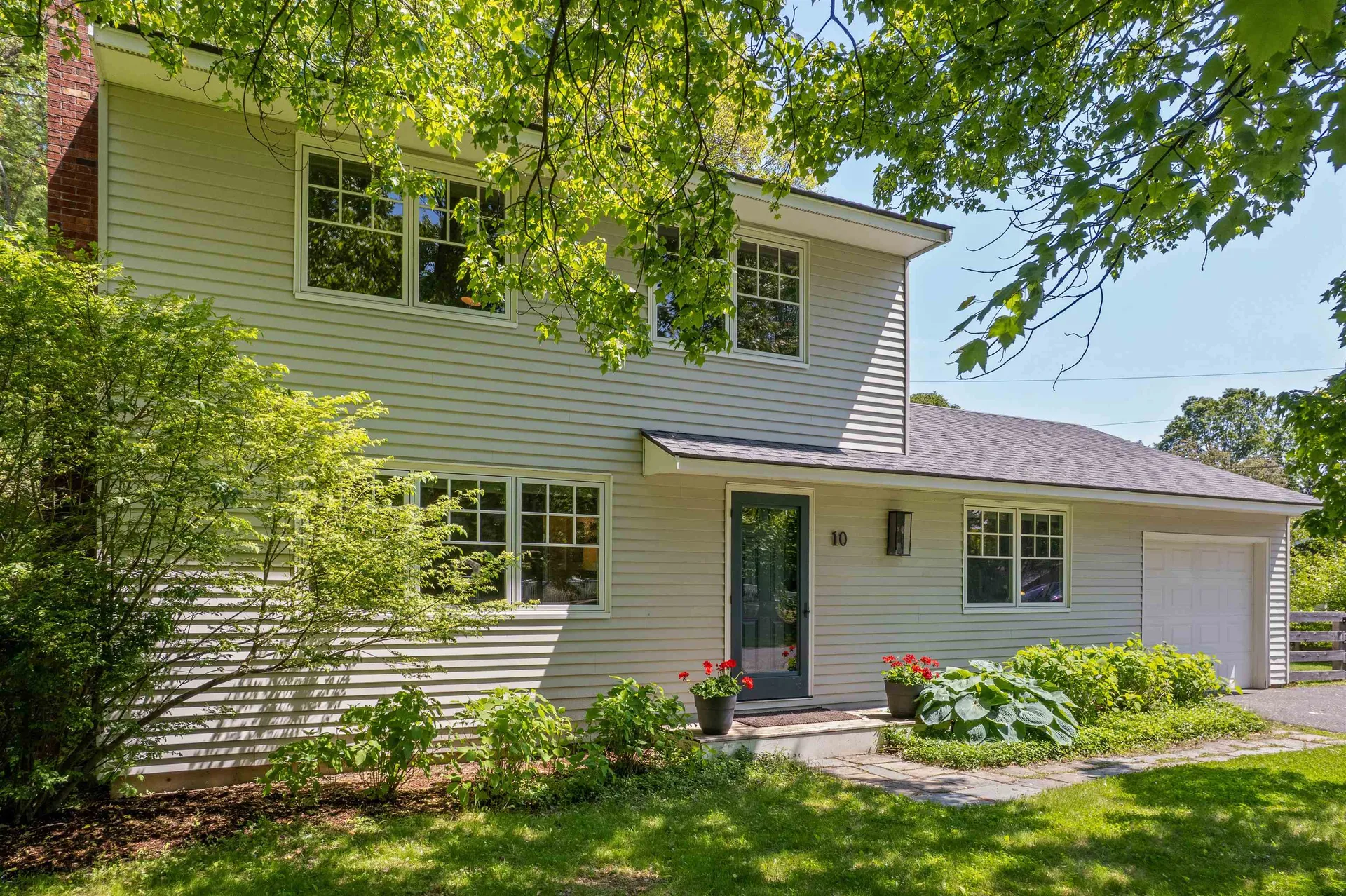 10 Curtiss Road Hanover NH 03755