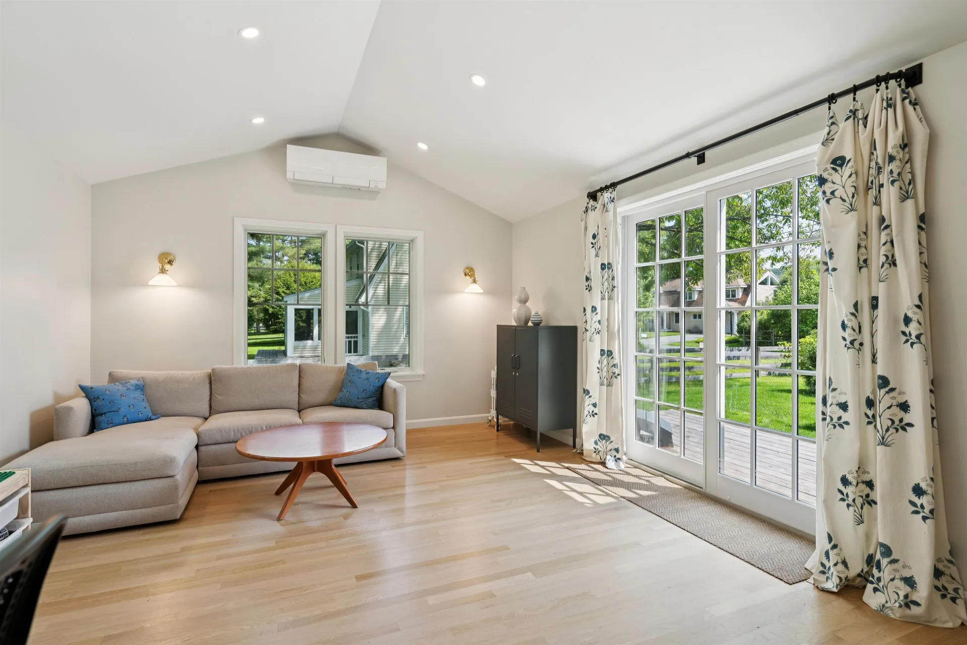 10 Curtiss Road Hanover NH 03755