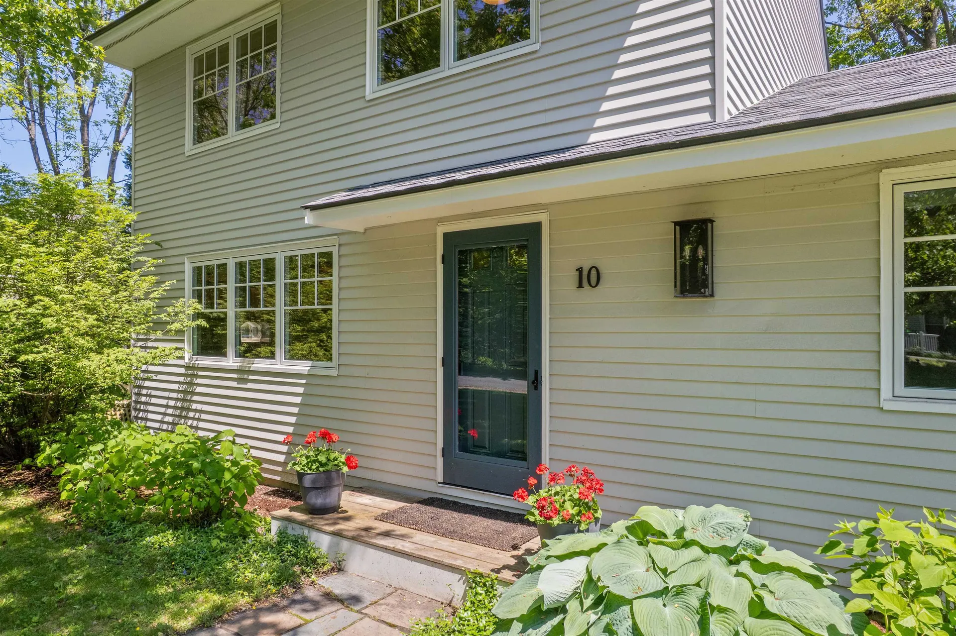 10 Curtiss Road Hanover NH 03755