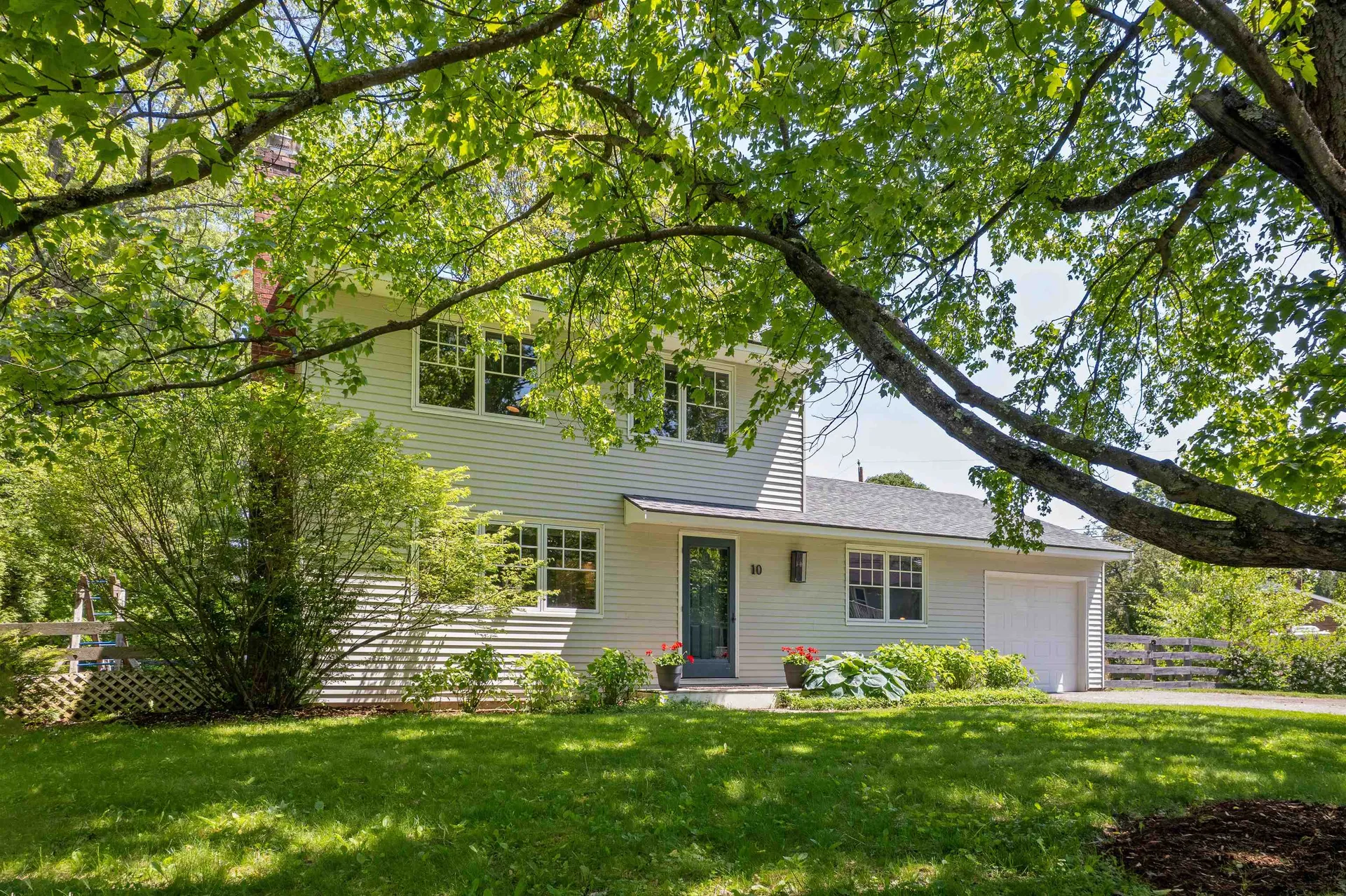 10 Curtiss Road Hanover NH 03755