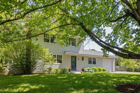 10 Curtiss Road Hanover NH 03755