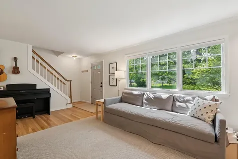 10 Curtiss Road Hanover NH 03755