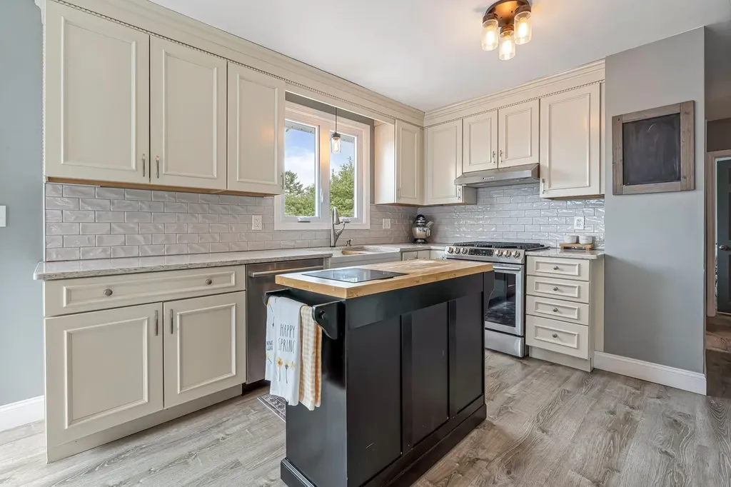 21 Durham Avenue Claremont NH 03743