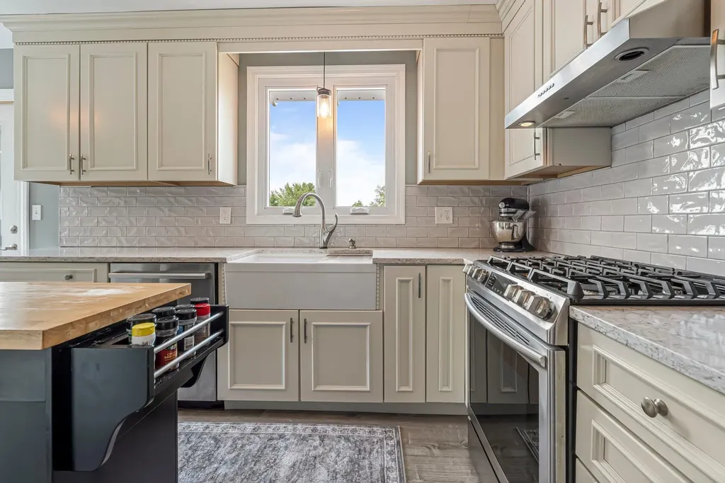 21 Durham Avenue Claremont NH 03743