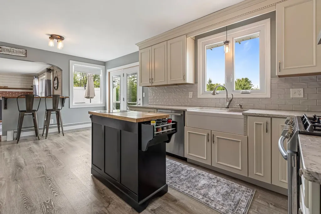 21 Durham Avenue Claremont NH 03743