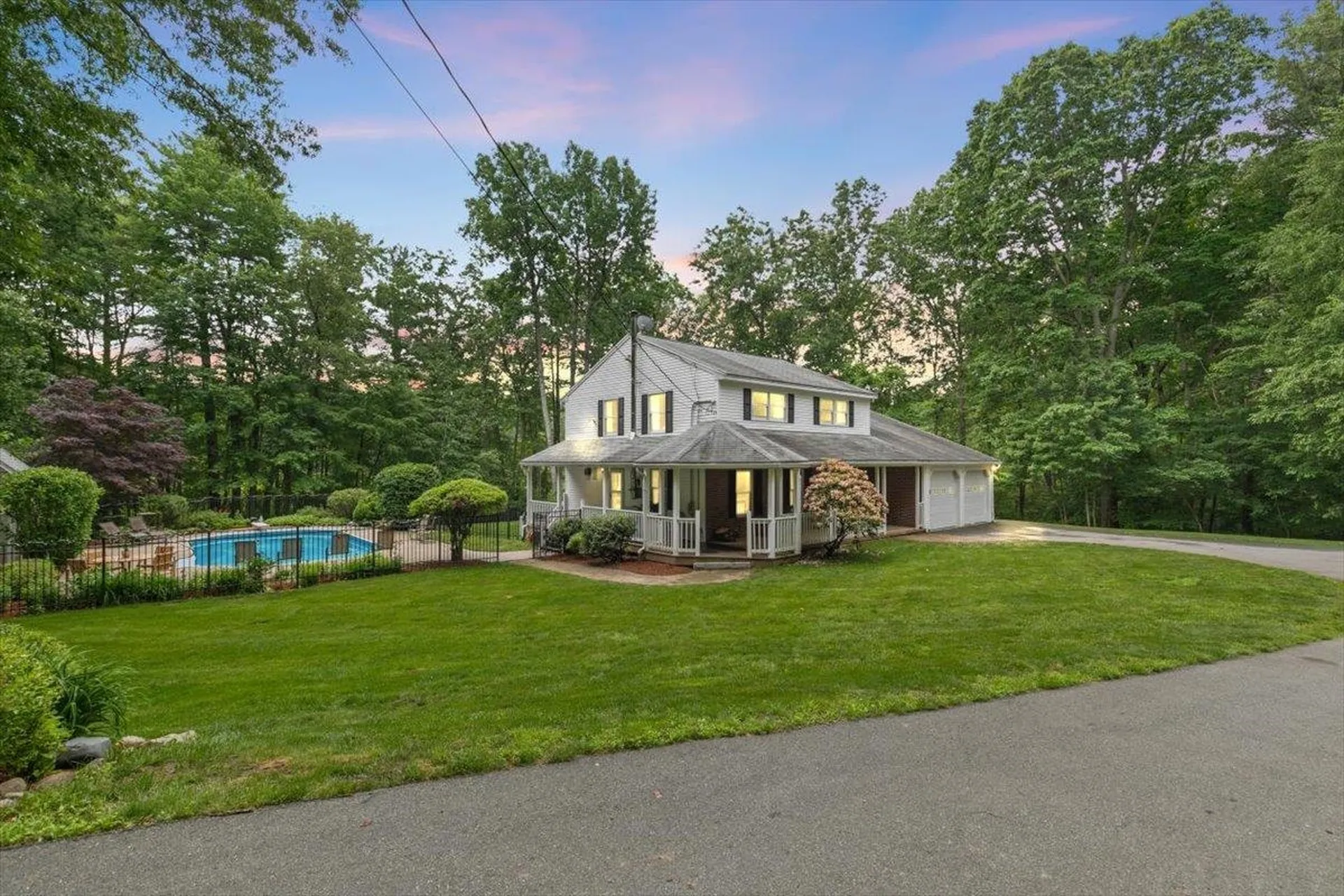 12 Mockingbird Lane Kingston NH 03848