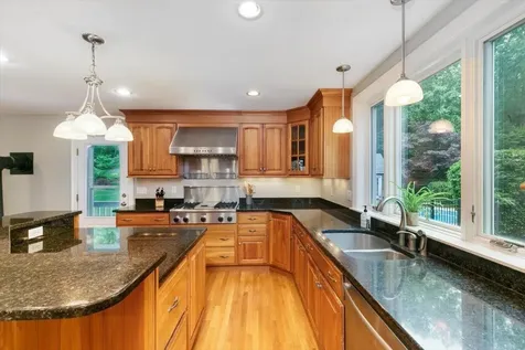 12 Mockingbird Lane Kingston NH 03848