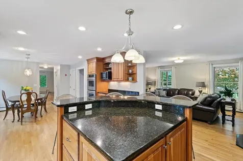 12 Mockingbird Lane Kingston NH 03848