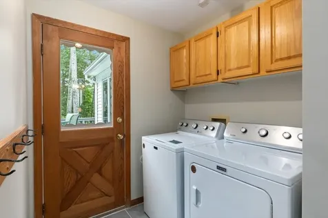12 Mockingbird Lane Kingston NH 03848