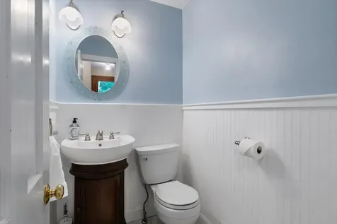 12 Mockingbird Lane Kingston NH 03848