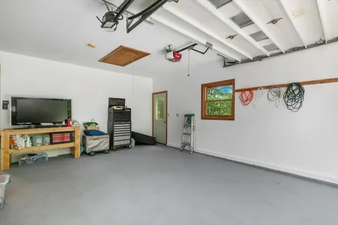 12 Mockingbird Lane Kingston NH 03848