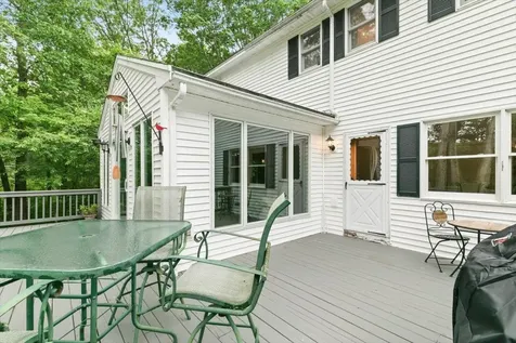 12 Mockingbird Lane Kingston NH 03848