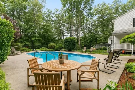 12 Mockingbird Lane Kingston NH 03848