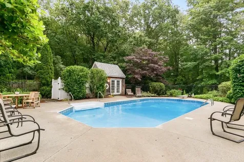 12 Mockingbird Lane Kingston NH 03848