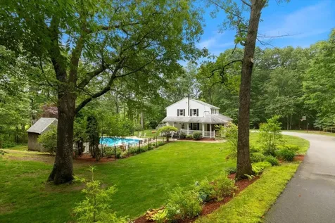 12 Mockingbird Lane Kingston NH 03848