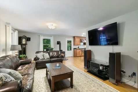 12 Mockingbird Lane Kingston NH 03848