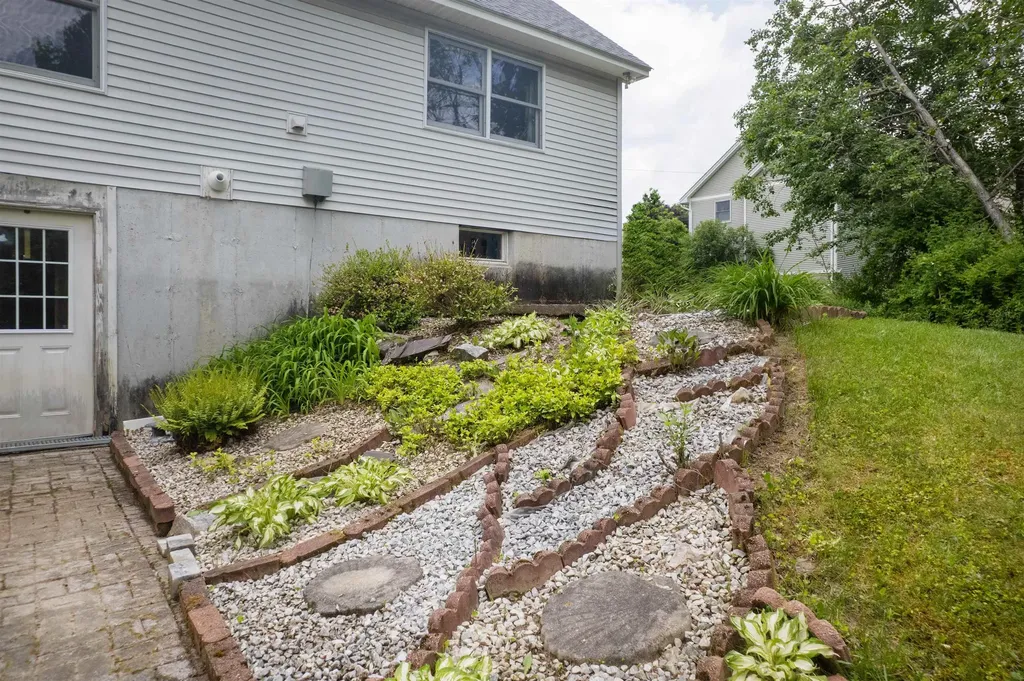 6 Moonbrook Drive Rutland City VT 05701