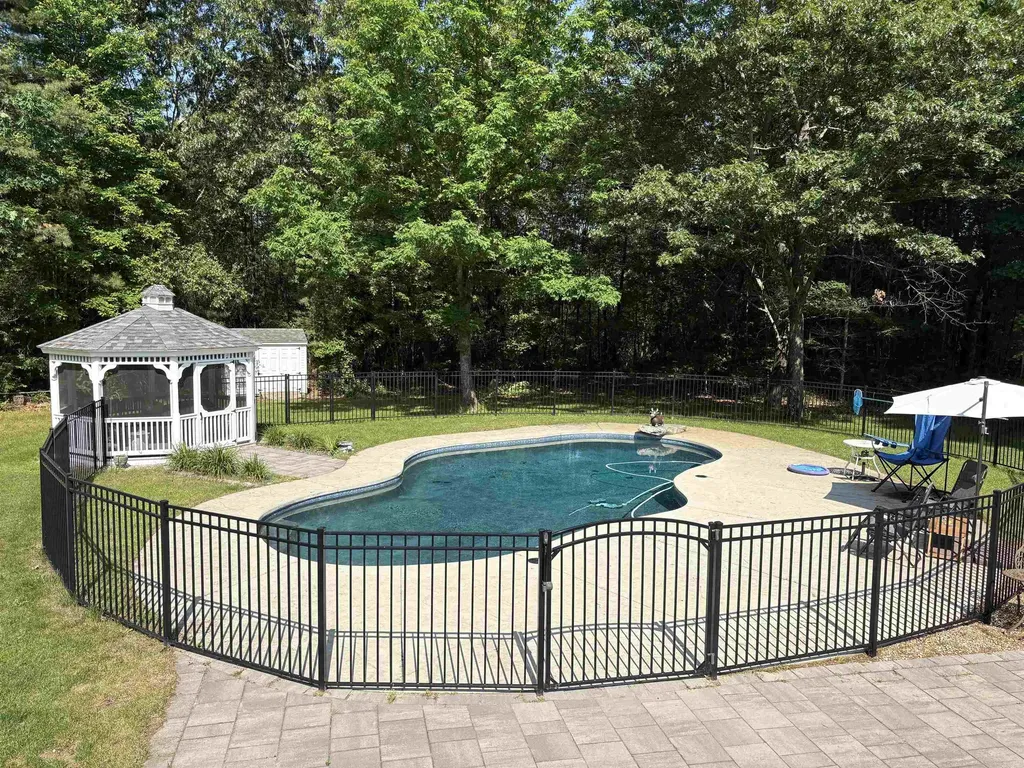 31 Emerson Lane Hollis NH 03049